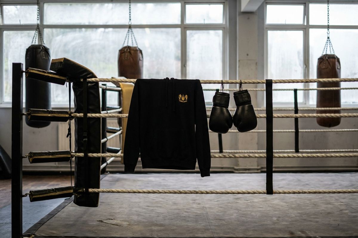 Boxing kit and clothing